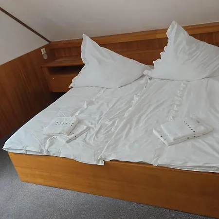 Hotel Hirsch Gmbh Hypolz