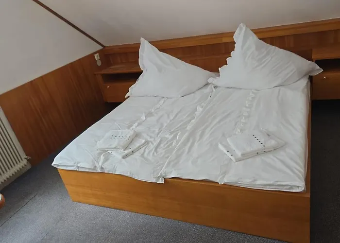 Hotel Hirsch Gmbh Hypolz